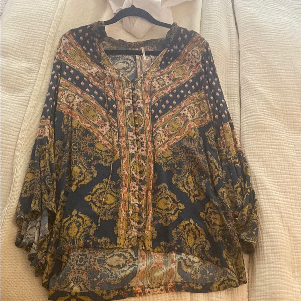Free People Blue and Gold Graphic 3/4 Sleeve Blouse
